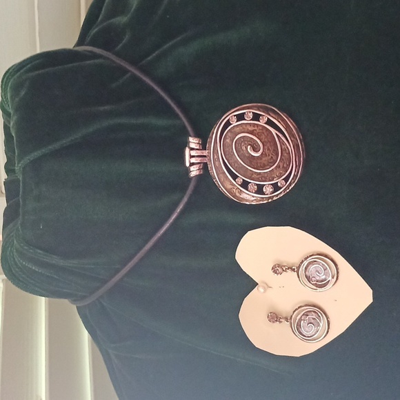 CHICO'S Necklace & Earrings (pierced) Brown/Silver Metal Medallion Leather Chain - Picture 1 of 6